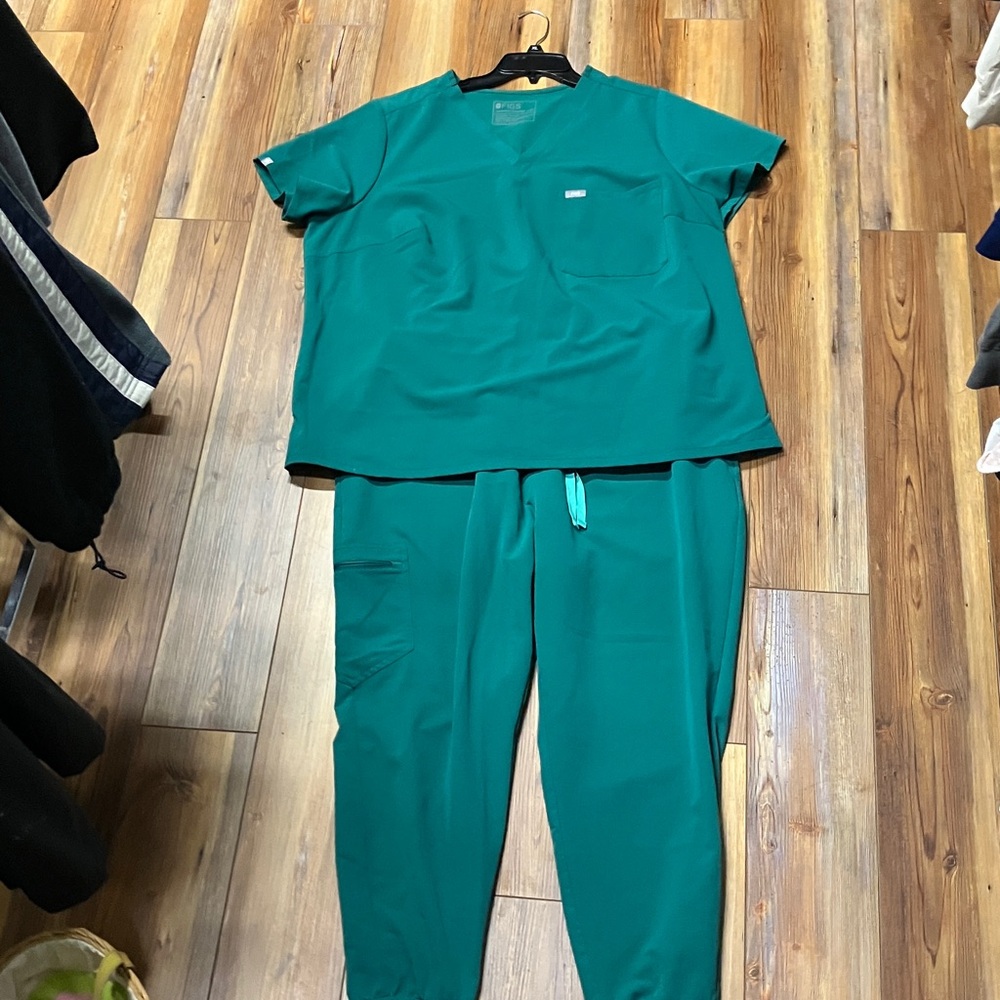 Figs Jade Green Scrub Top